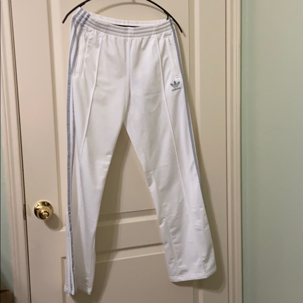 Adidas ladies white pants size 40 is medium
